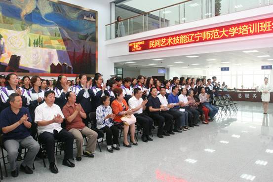 我校举办民间艺术技能欧亿体育培训班学员作品展