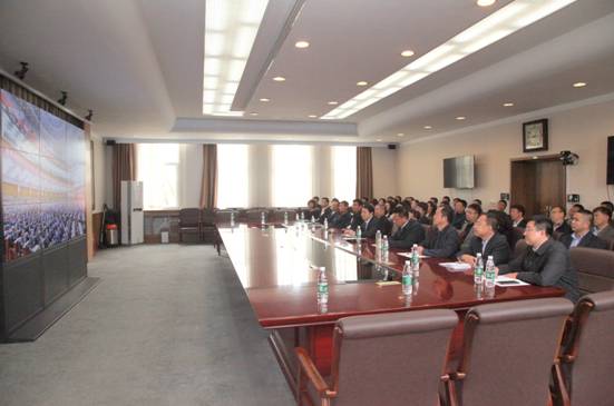 学校党委组织师生集中收看十九大开幕会盛况