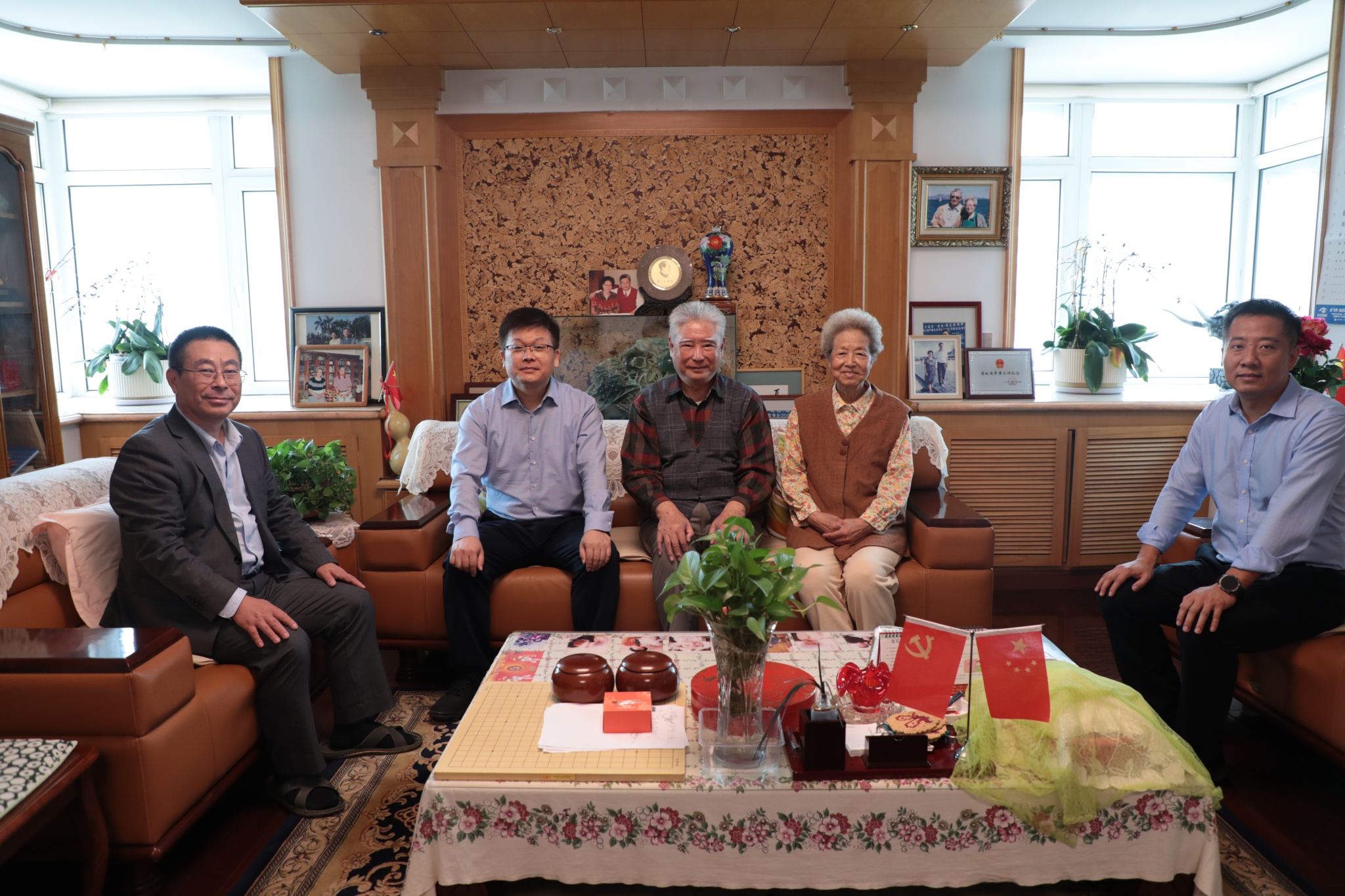 校领导走访慰问民主党派退休老同志和归侨侨眷代表