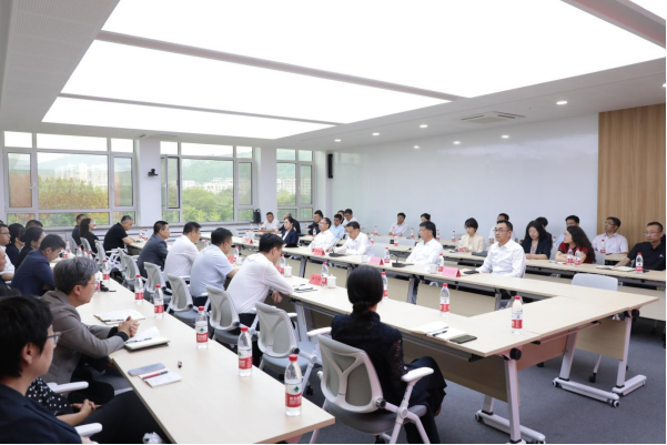 学校党委举行党纪学习教育第3期读书班暨党委理论学习中心组（扩大）集体学习会