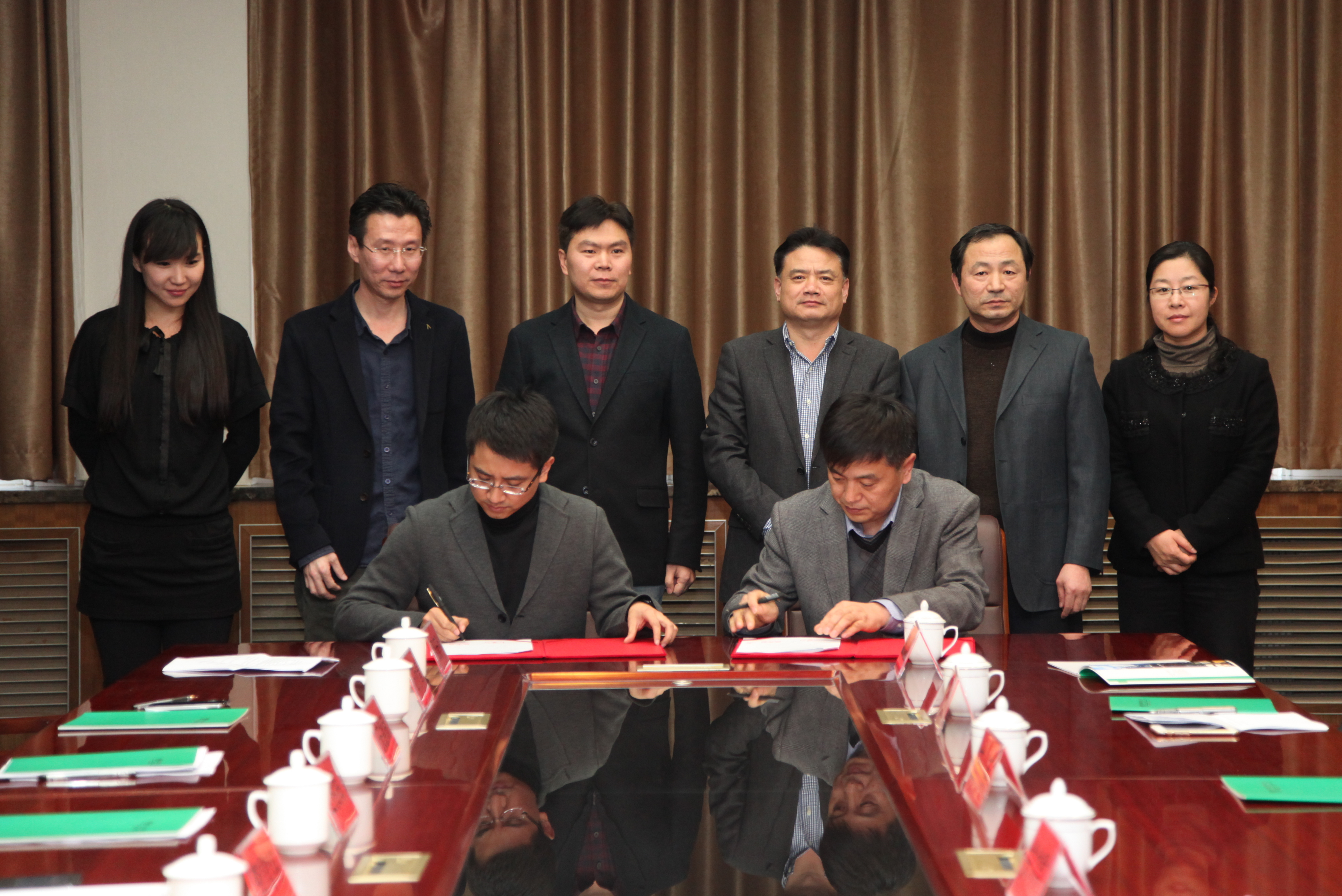 “欧亿体育  大连华歌时代传媒股份有限公司艺术硕士专业实践基地揭牌仪式暨文化创意产业孵化基地启动仪式”成功举行