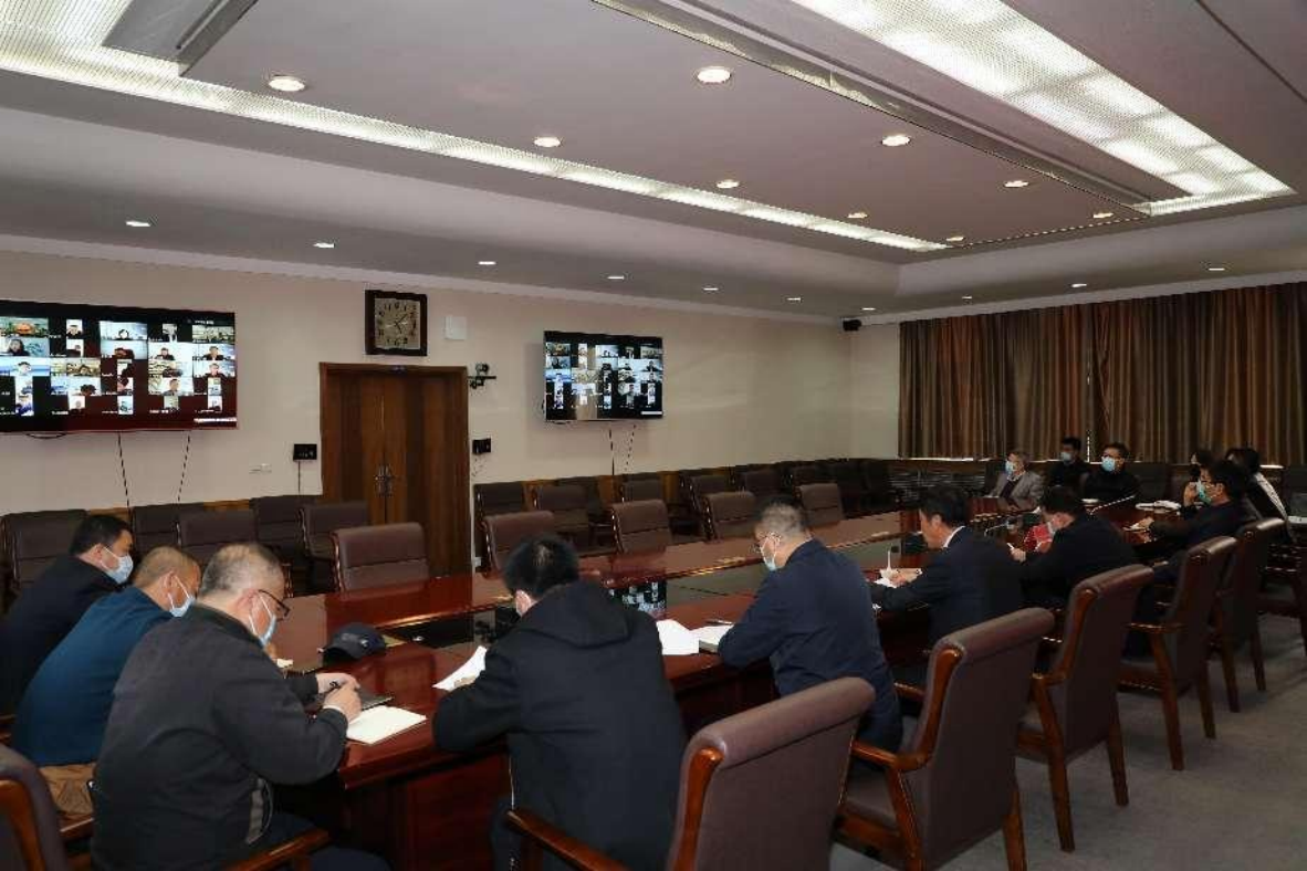 学校召开党委理论学习中心组（扩大）学习会议专题学习习近平总书记在全国两会期间的重要讲话精神和3月17日中共中央政治局常务委员会会议精神