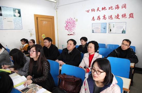 新学期第一天学校领导深入本科教学一线听课检查