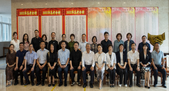 我校成功举办“新时代·新语文：高中语文古诗文教学专题研讨观摩会”