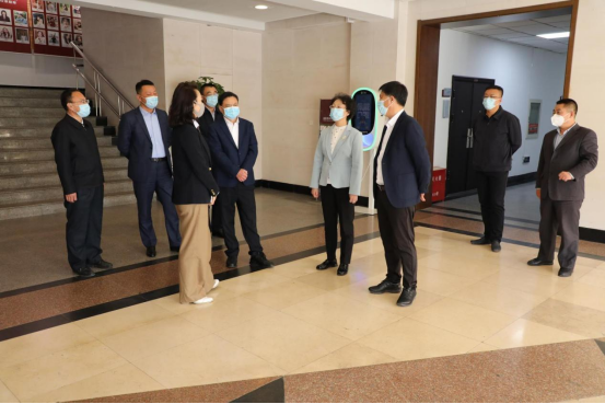 温雪琼副市长来我校检查指导文明城市创建工作