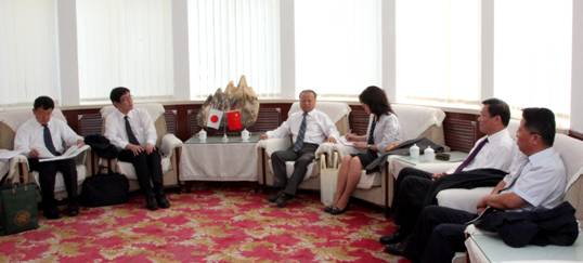 韩增林校长会见日本北陆大学小仓勤校长一行