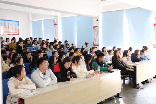 李雪铭校长为地理科学学院2019级本科生上形势政策课