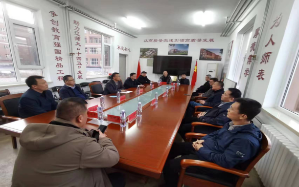 红旗街道柳树村民委员会书记毕军一行到我校走访调研