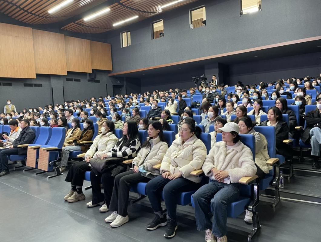 国家清史编纂委员会副主任朱诚如教授为我校研究生讲授“开学第一课”