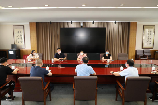 沙河口区卫健局、马栏街道办事处领导到我校调研秋季开学疫情防控准备工作