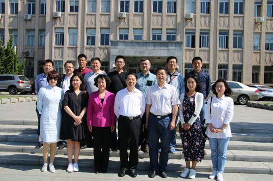 大连市党外挂职干部来我校调研