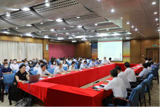 我校召开党委理论学习中心组（扩大）学习