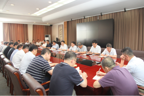 学校党委召开理论学习中心组(扩大)学习