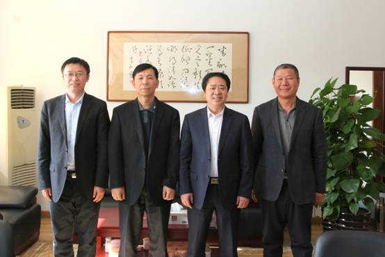 辽宁省委讲师团副团长张启元教授应邀来我校做专题报告