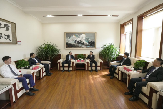 我校举行欧亿体育乌兹别克斯坦展示室揭牌仪式