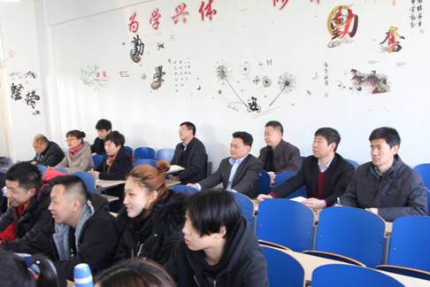 开学首日校领导深入教学一线听课调研