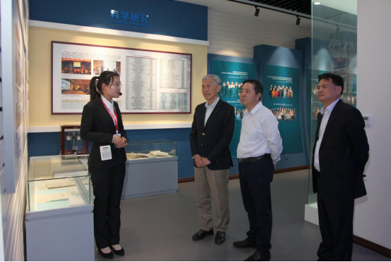 香港田家炳基金会主席田庆先一行访问我校