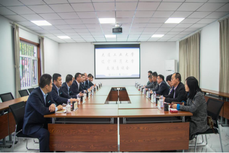 大连工业大学到我校考察调研后勤工作