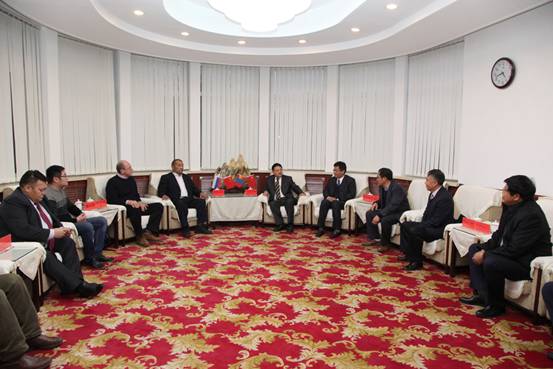 李雪铭校长会见参加第二届古岩画学术报告会的外国专家