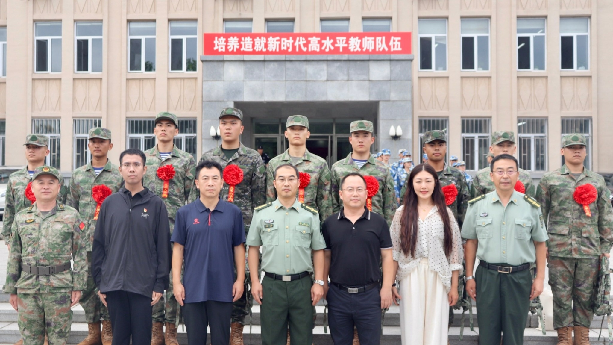 我校举行2025年秋季大学生应征入伍欢送仪式