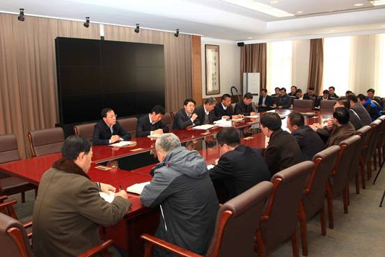 党委中心组召开会议学习贯彻省委十一届十四次全会精神