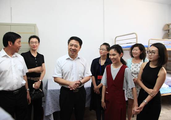 满腔热情  以“心”迎新——2016级迎新专题报道之一