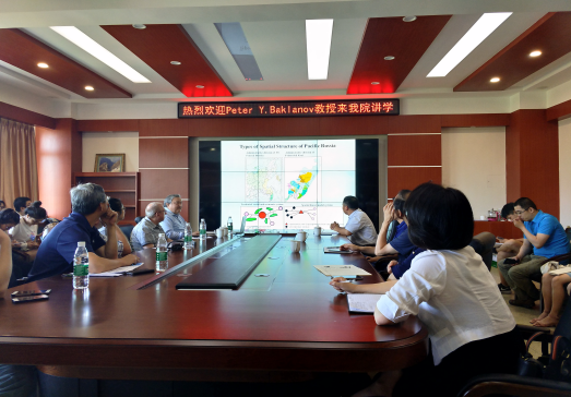 李雪铭校长会见俄罗斯科学院院士巴克拉诺夫一行