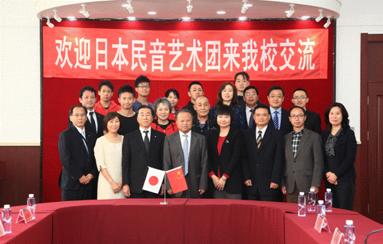 日本创价学会民主音乐协会来我校访问