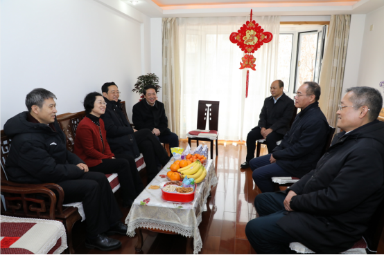 副省长王明玉看望我校国家“万人计划”教学名师朱宁波教授