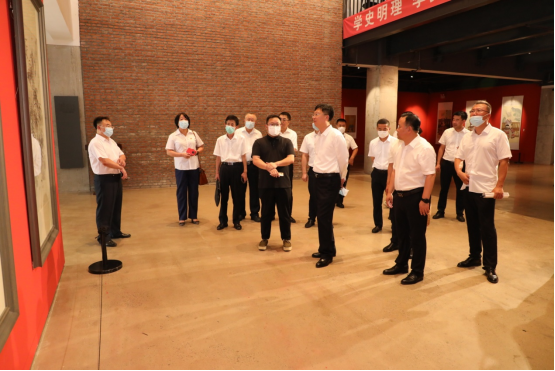 铁岭市教育考察团一行到我校考察交流