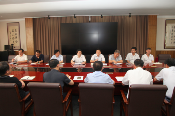 学校召开假前工作部署会