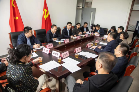 我校外国语学院实习基地暨“梦想之翼”支教基地揭牌仪式在大连市一一三中学举行