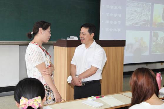 新学期第一天学校副处级以上干部深入本科教学一线听课