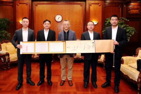校党委书记李雪铭一行在上海走访慰问我校张为忠、温泽远两位校友