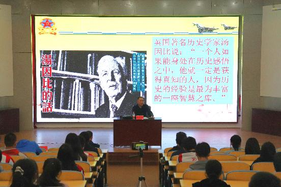 “国防教育宣讲进校园”活动在我校举行