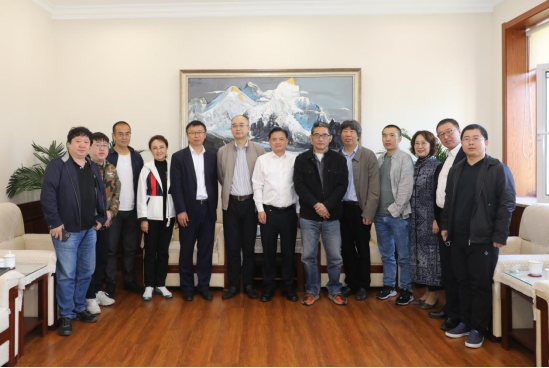 “欧亿体育中国文学批评研究中心揭牌仪式”暨“当代人文精神建设与文学生态”高端论坛在我校举行