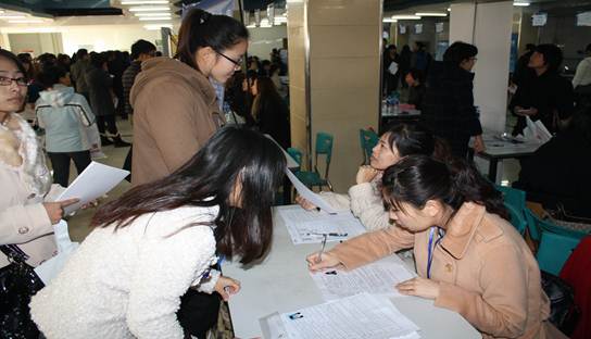 2013届毕业生秋季洽谈会在我校成功举行