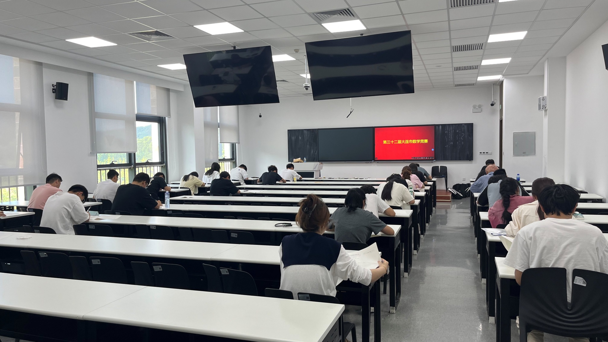 我校数学学院成功承办大连市第32届大学生数学竞赛