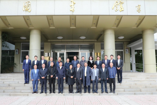 我校举行“书香师苑 七秩有我”校友座谈会暨图书捐赠助力活动启动仪式