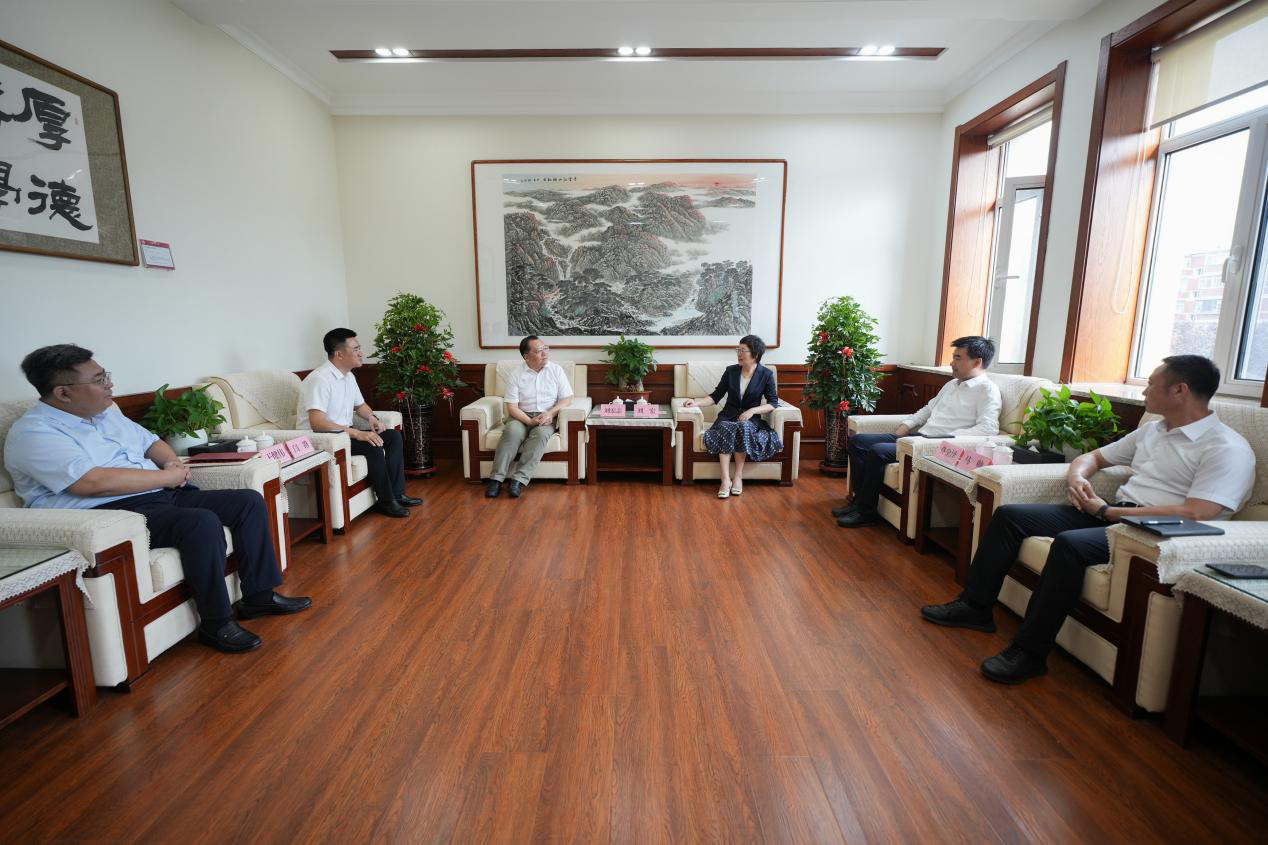 全国人大代表、中国移动通信集团辽宁有限公司总经理刘宏志一行到我校调研